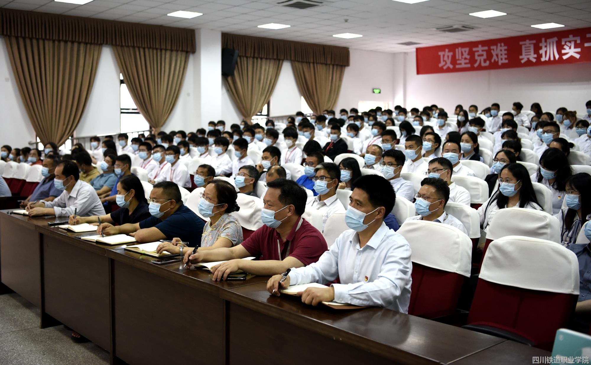 贺兆轩讲课3.jpg 贺兆轩讲课3.jpg
