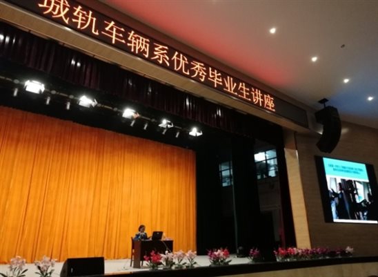 图片包含 室内, 地板, 天花板, 餐桌

已生成高可信度的说明