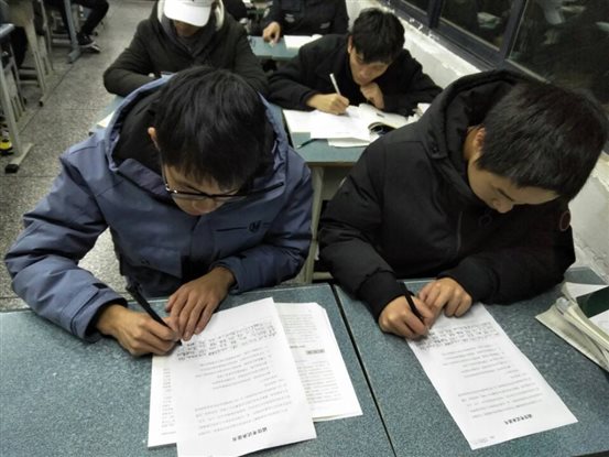 20191223-19级2班诚信考试承诺书签字 (1)