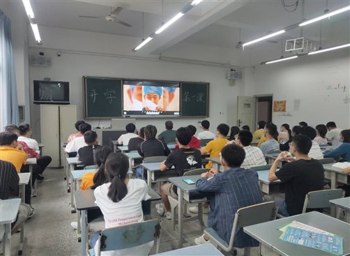 F:照片团总支.学生会第十一届学生会0.5开学第一堂团课班会5.jpg