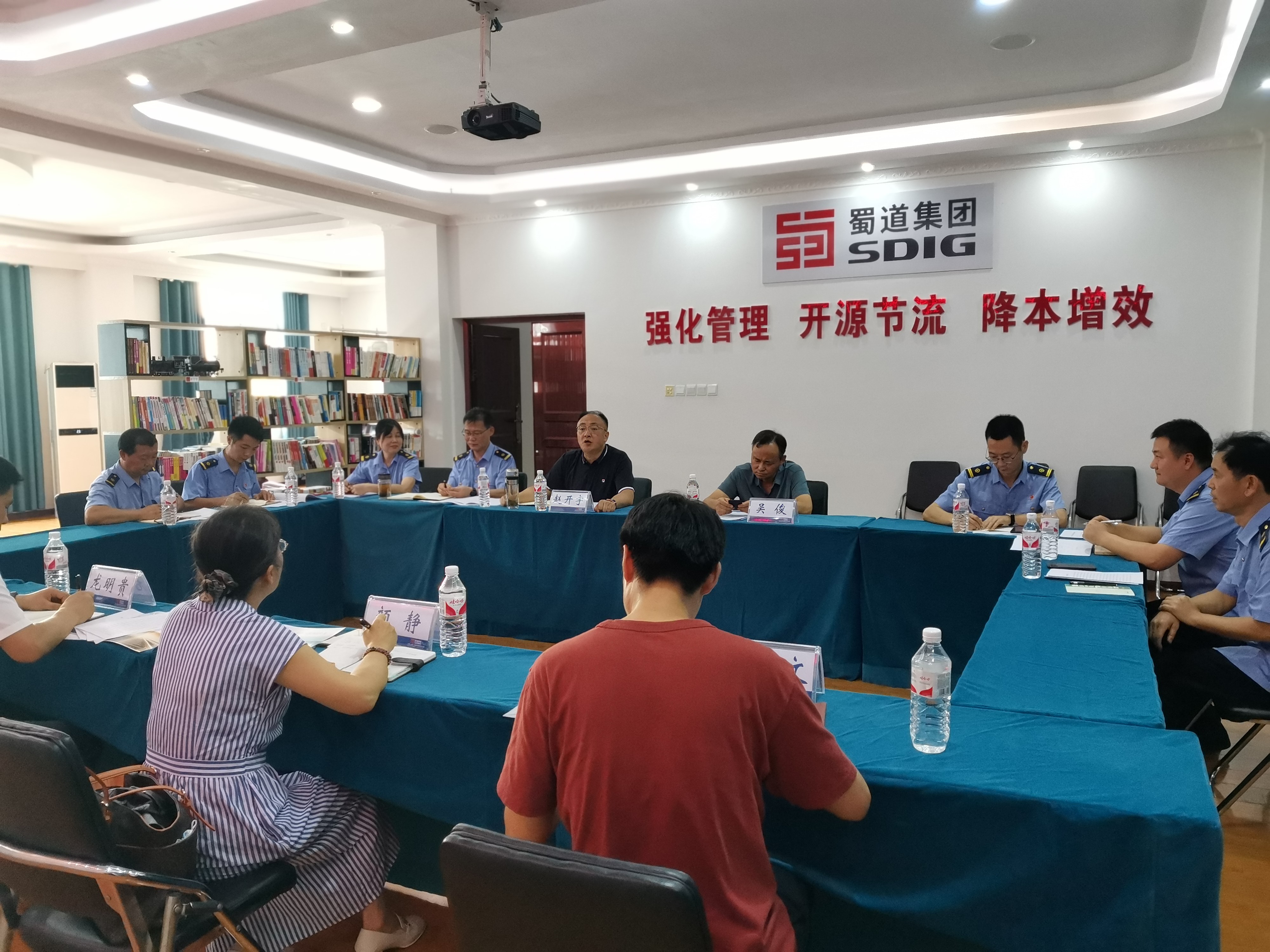 机车车辆学院赴蜀道集团川铁（宜宾）铁路有限责任公司考察调研3.jpg