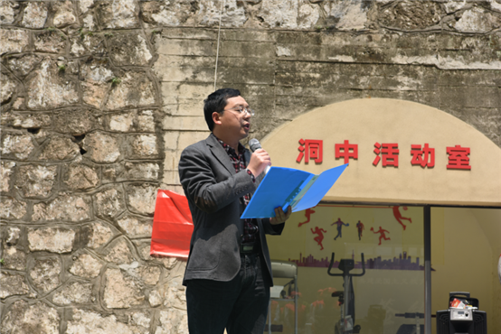 易刚讲话(小小)