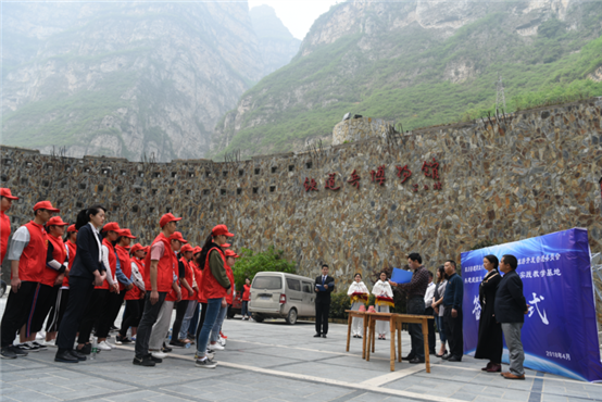 与铁道兵博物馆签约仪式(小小)