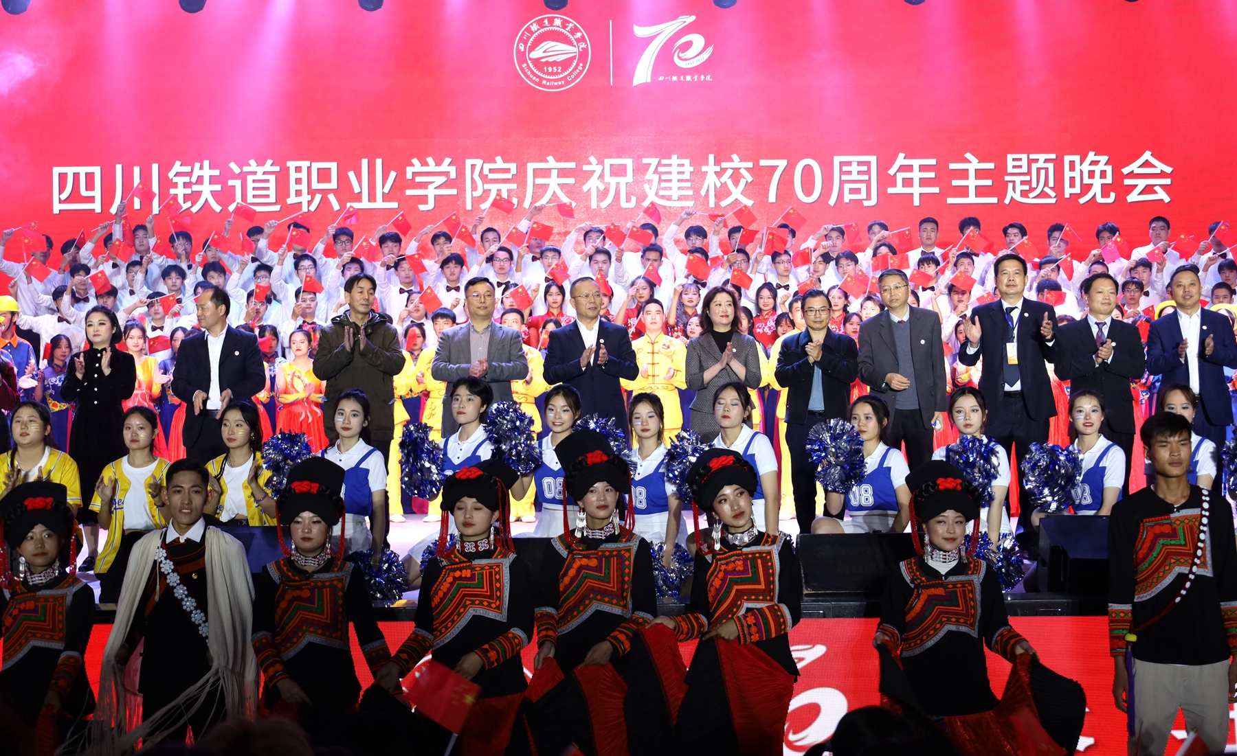 晚会领导_副本.jpg 晚会领导_副本.jpg