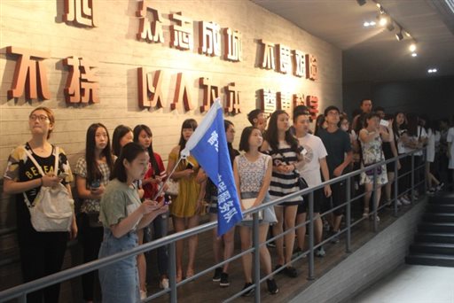 E:work6—2017（二）党办通讯稿!d4a809a36d18315e1b6c28edbbfb7f-sz_2392734.JPG@1l_640w.jpg