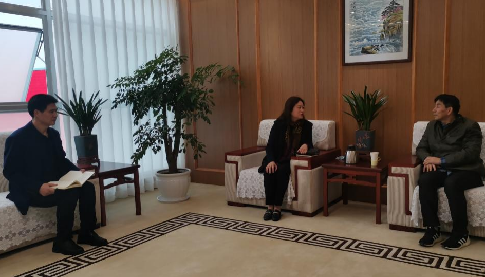 机车车辆学院校友返校日赖校长与王俊国交流1.png